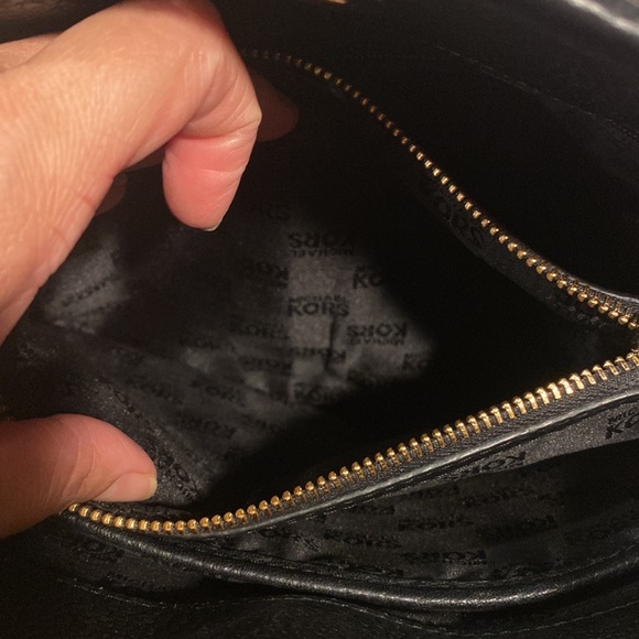 Michael Kors Handbag! - Picture 4 of 5